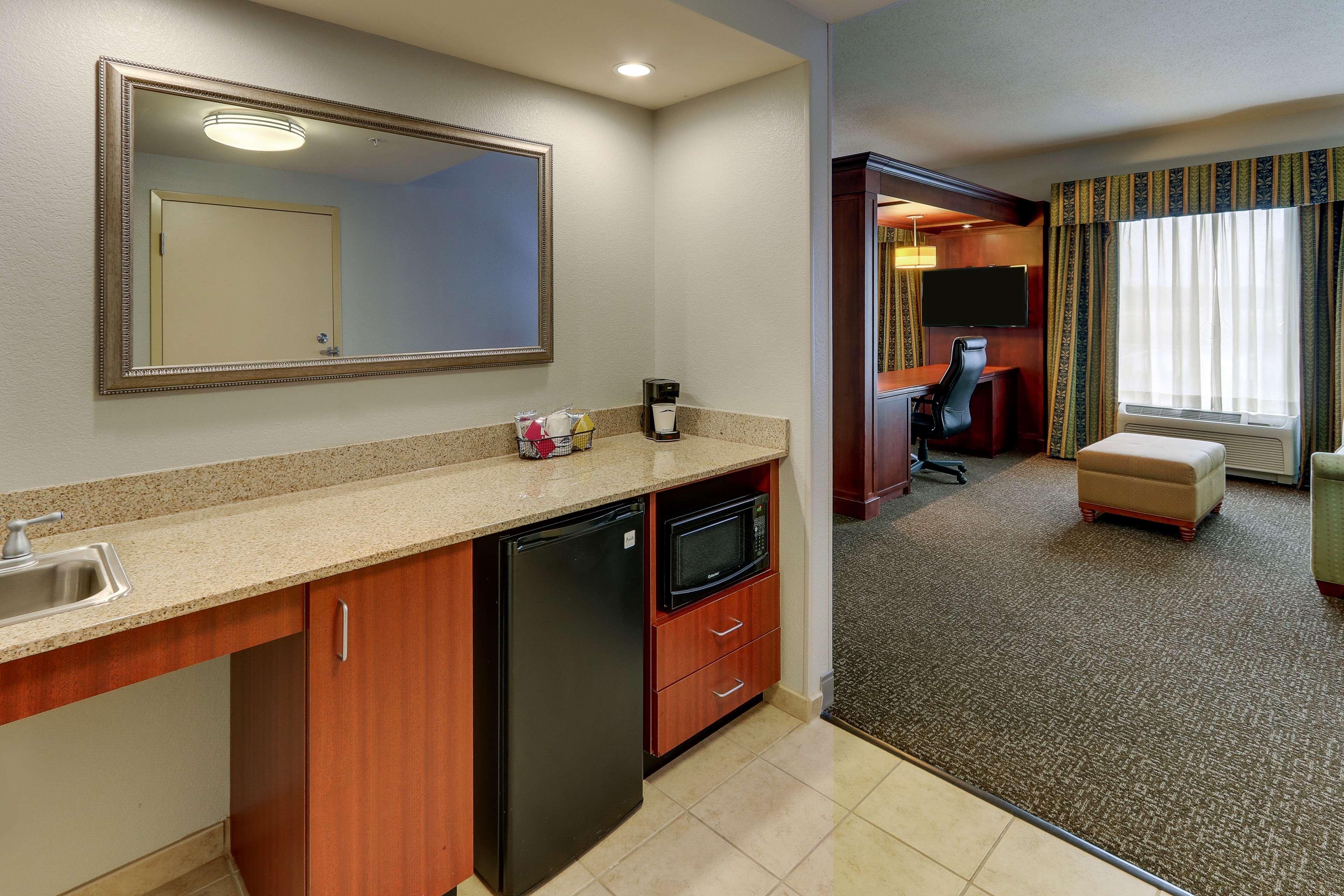 Hampton Inn & Suites Indianapolis-Airport Экстерьер фото
