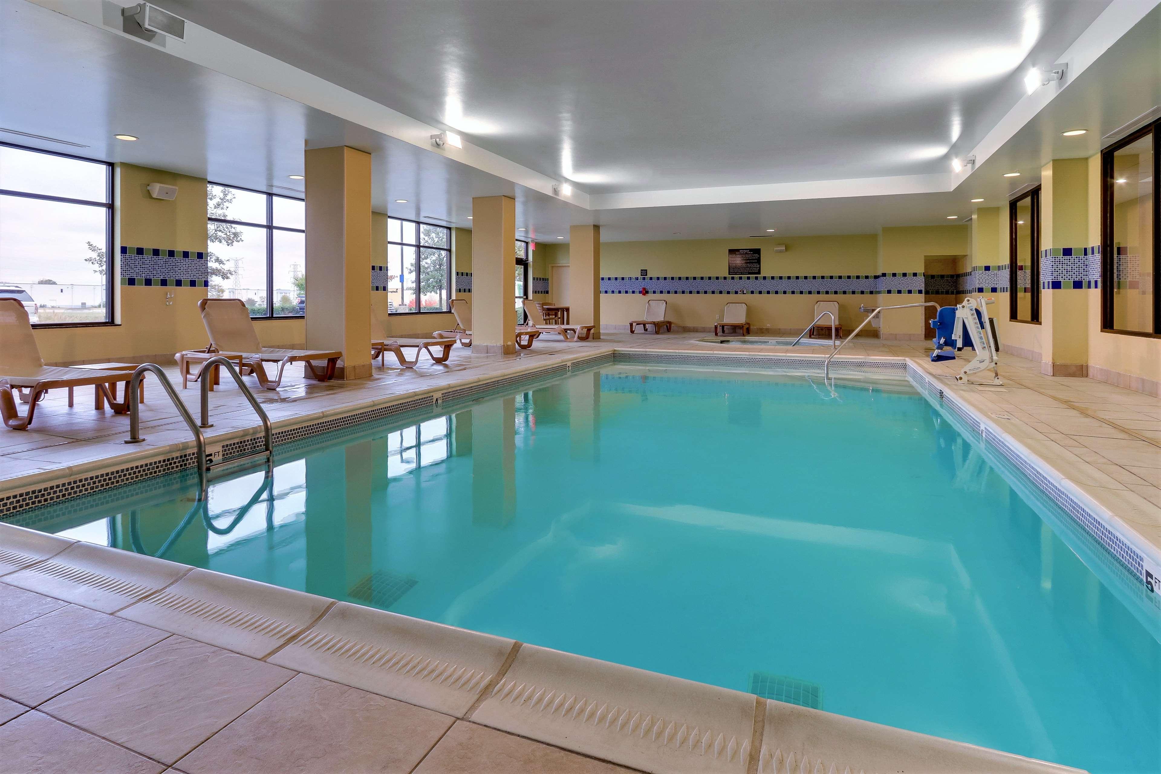 Hampton Inn & Suites Indianapolis-Airport Экстерьер фото