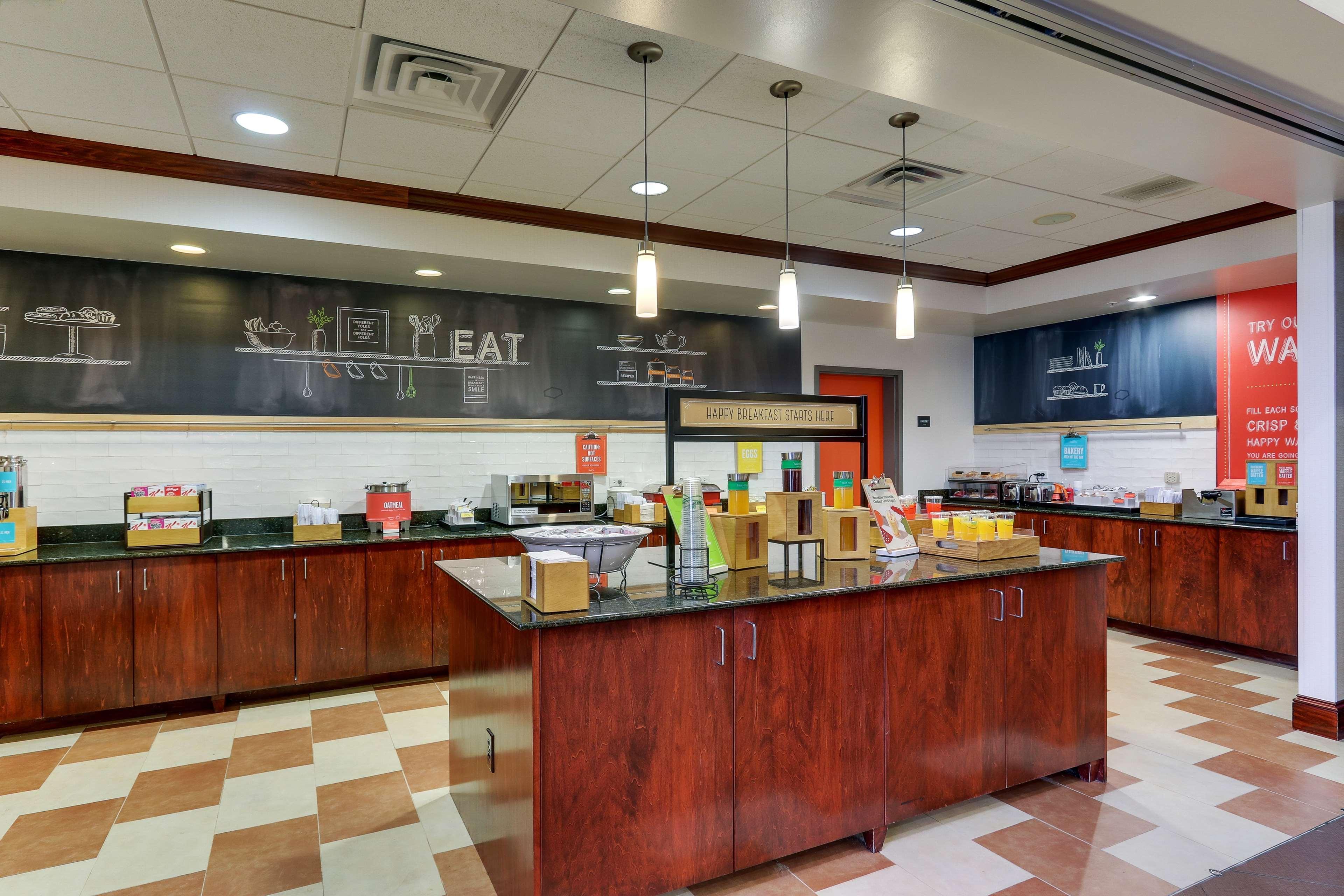 Hampton Inn & Suites Indianapolis-Airport Экстерьер фото