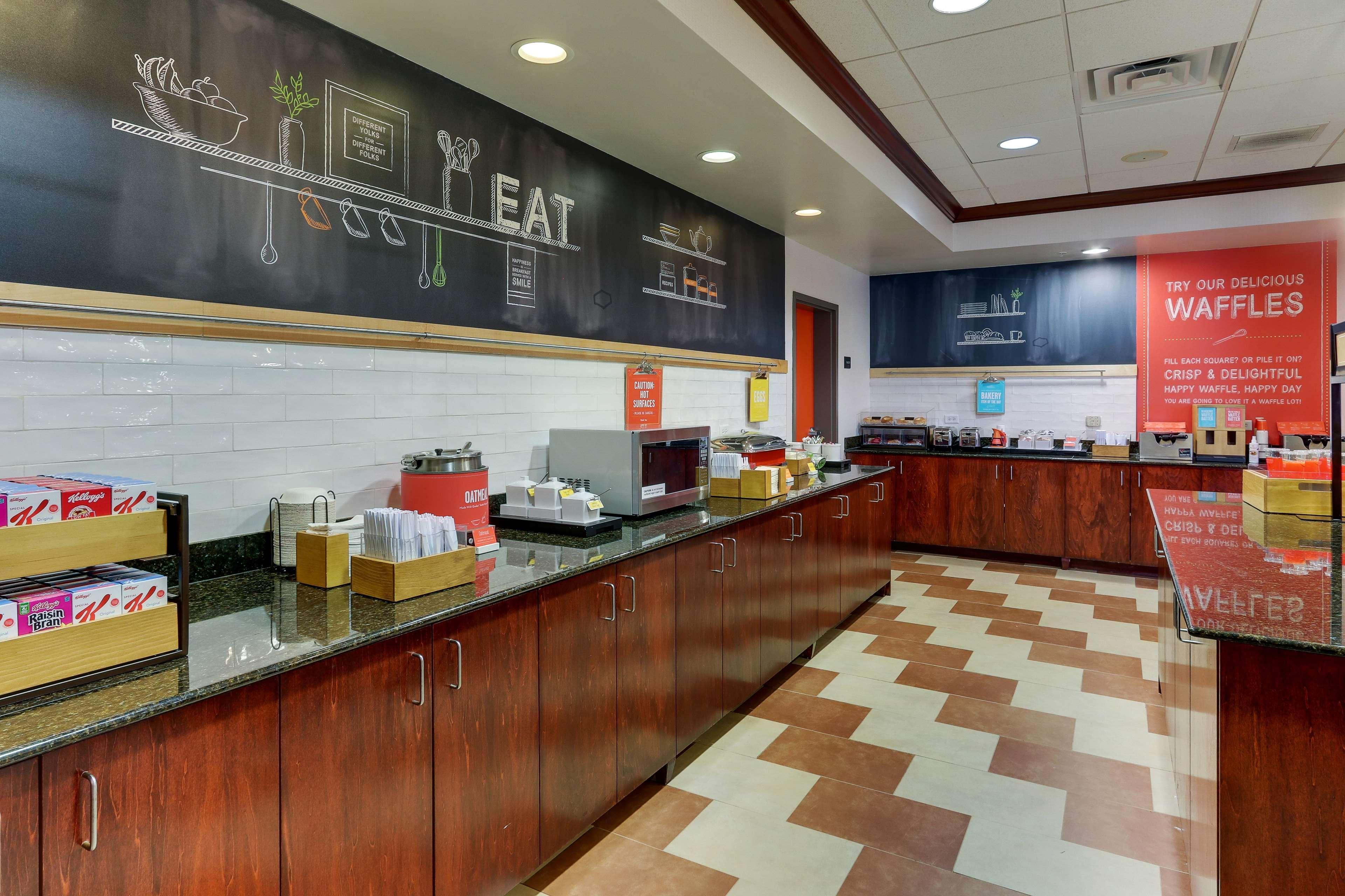 Hampton Inn & Suites Indianapolis-Airport Экстерьер фото
