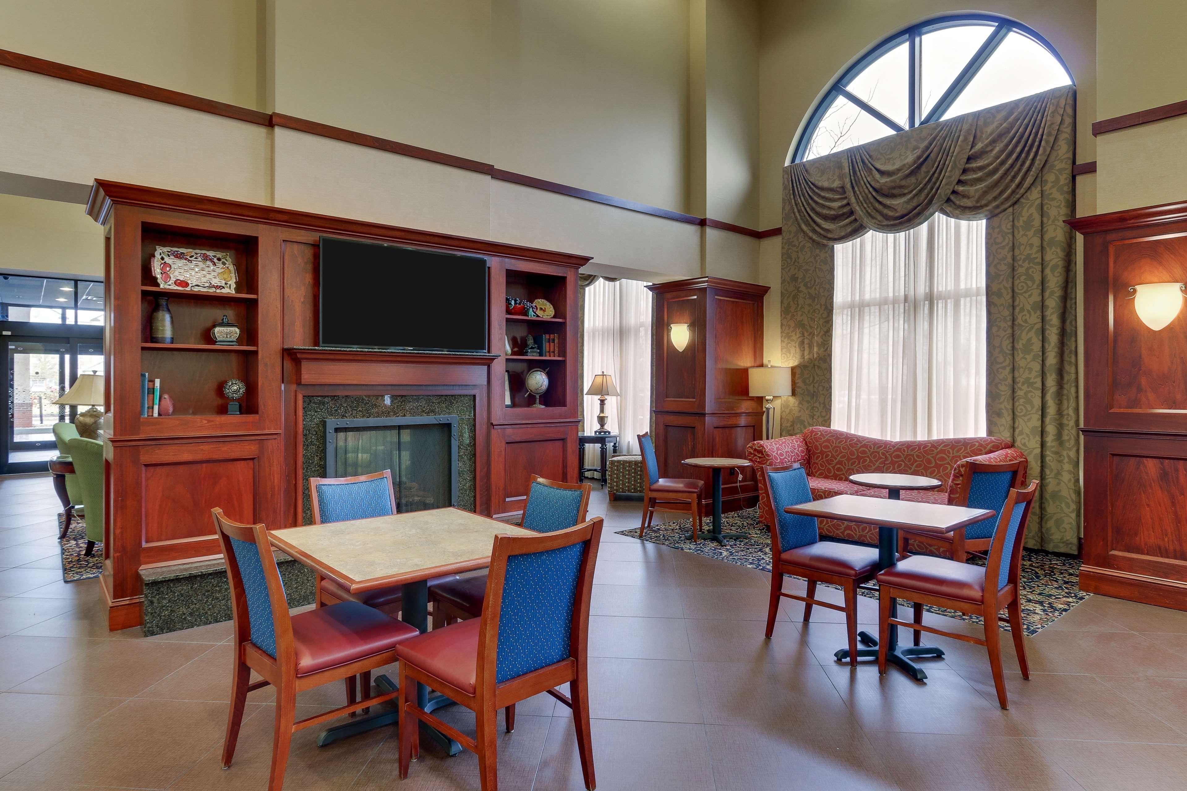Hampton Inn & Suites Indianapolis-Airport Экстерьер фото