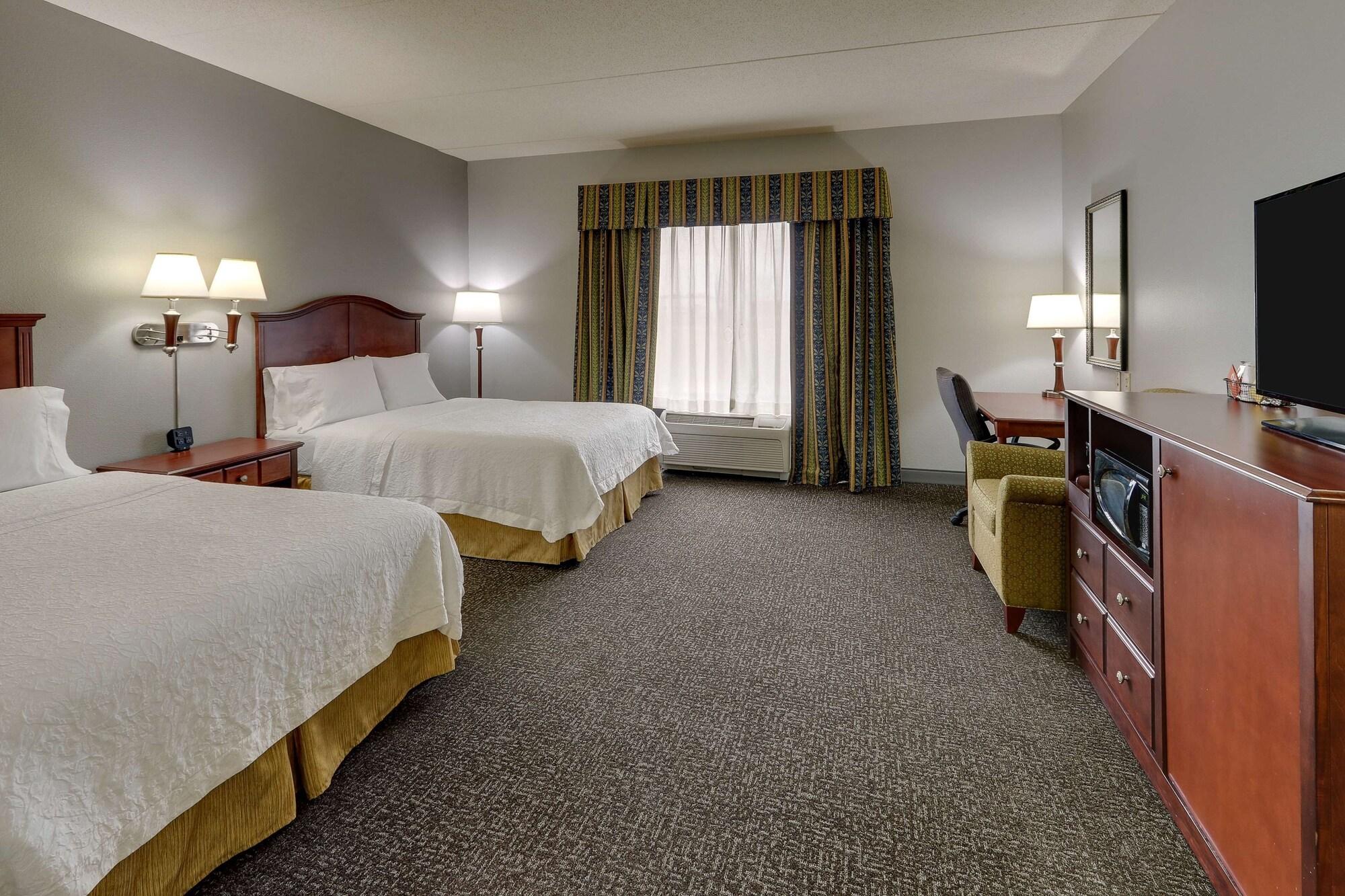 Hampton Inn & Suites Indianapolis-Airport Экстерьер фото