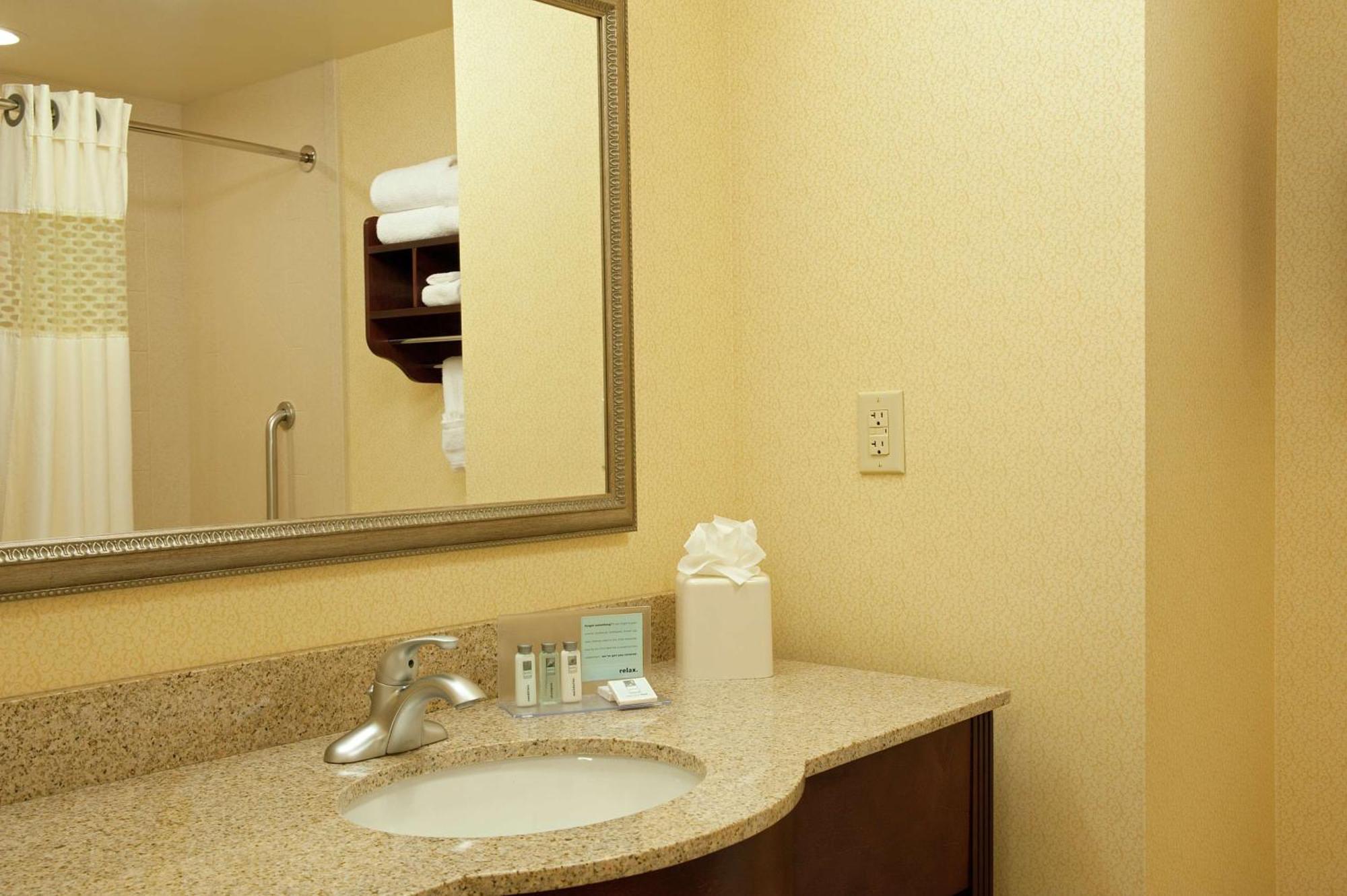 Hampton Inn & Suites Indianapolis-Airport Экстерьер фото