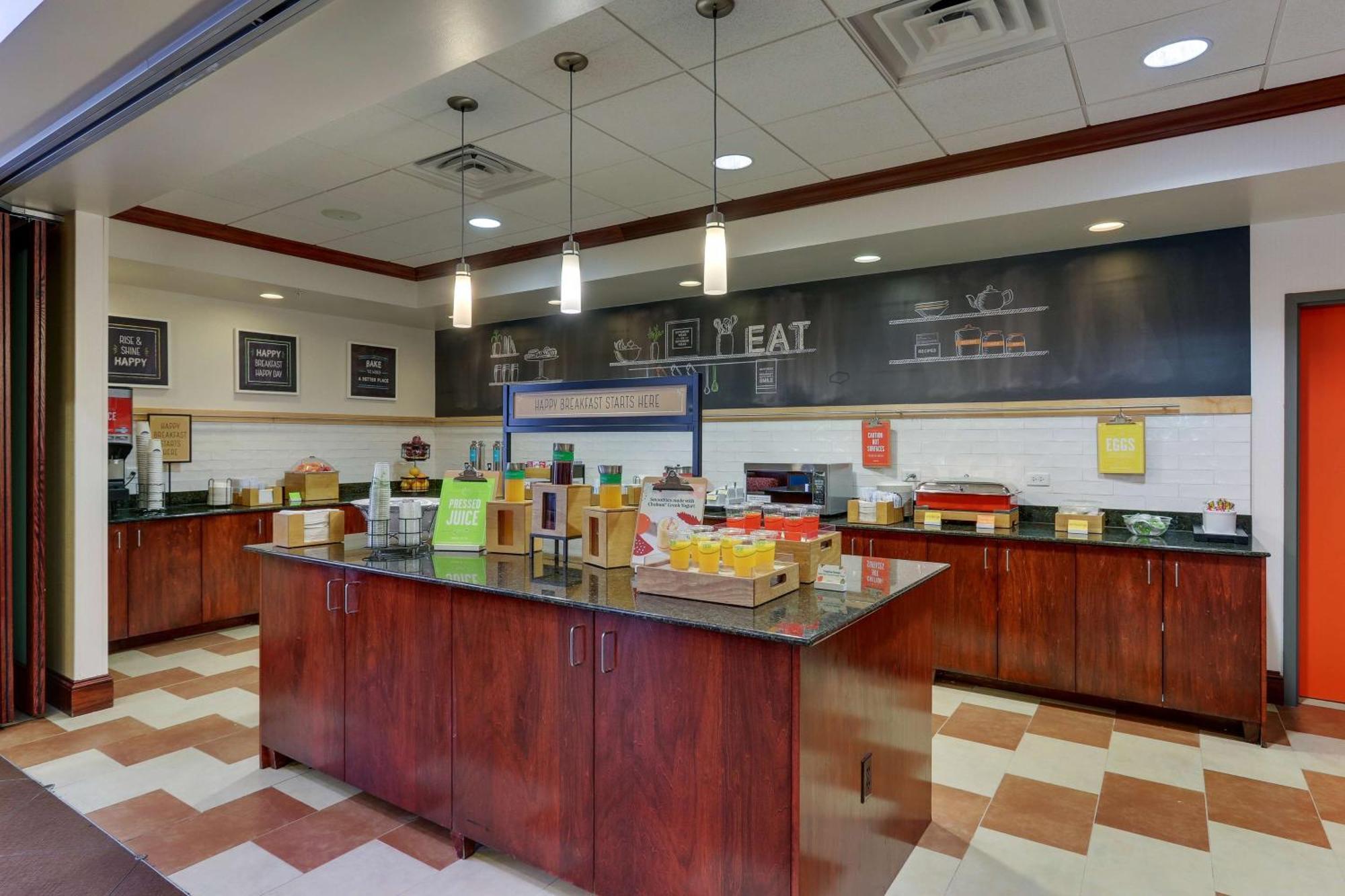 Hampton Inn & Suites Indianapolis-Airport Экстерьер фото